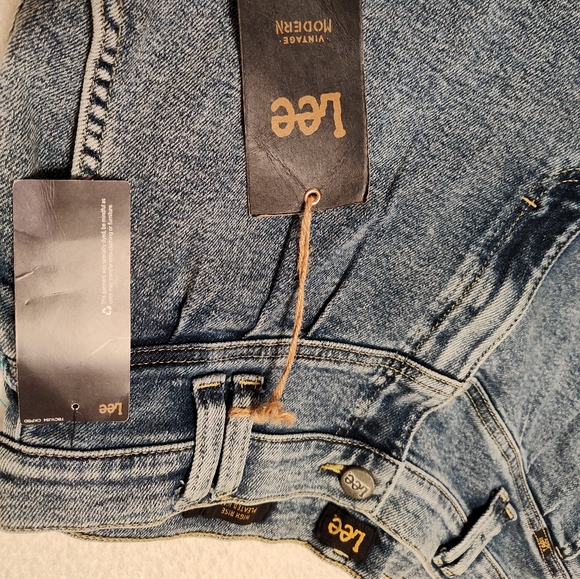 💙NWT Lee Modern Vintage High Rise No Stretch, Pleated Mom Jean, Acid Wash, 29 - Picture 12 of 15